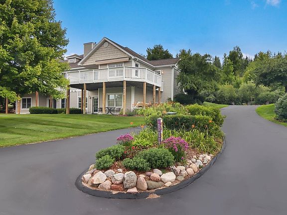 2nd image of 2870 E Crown Dr #9