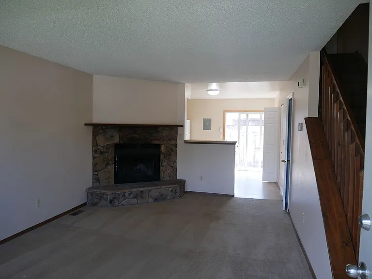 7612 Clover Hill Dr — Photo 2