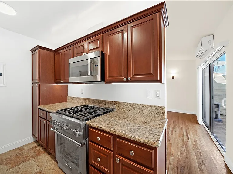 11719 Mayfield Ave #6 — Photo 8