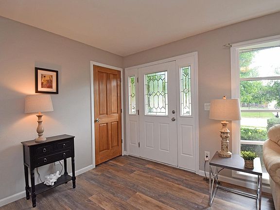 2nd image of 603 Meadow Ln