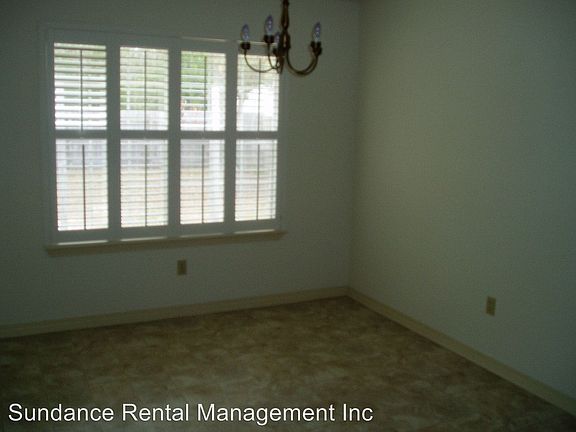 4th image of 102 Meadow Woods Ln