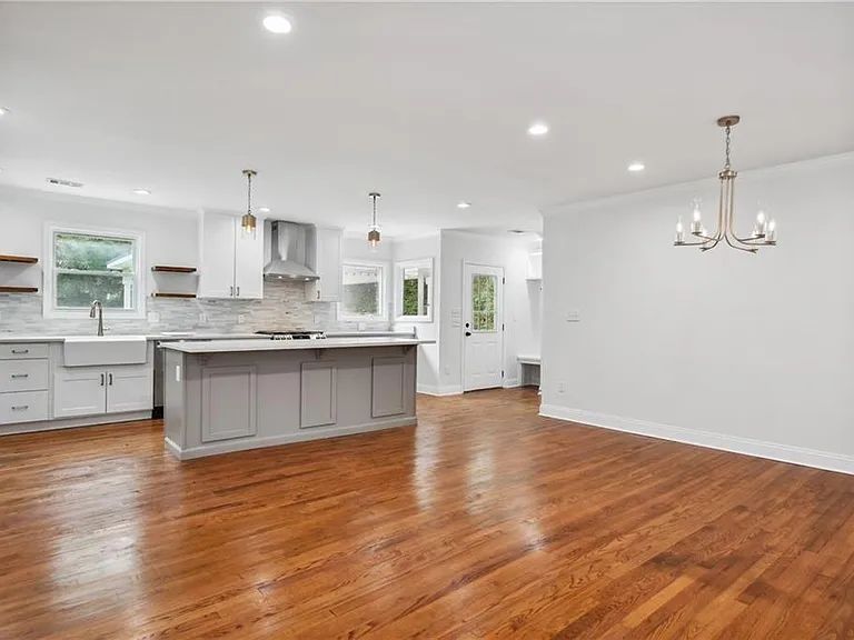 1249 Goodwin Rd NE — Photo 7