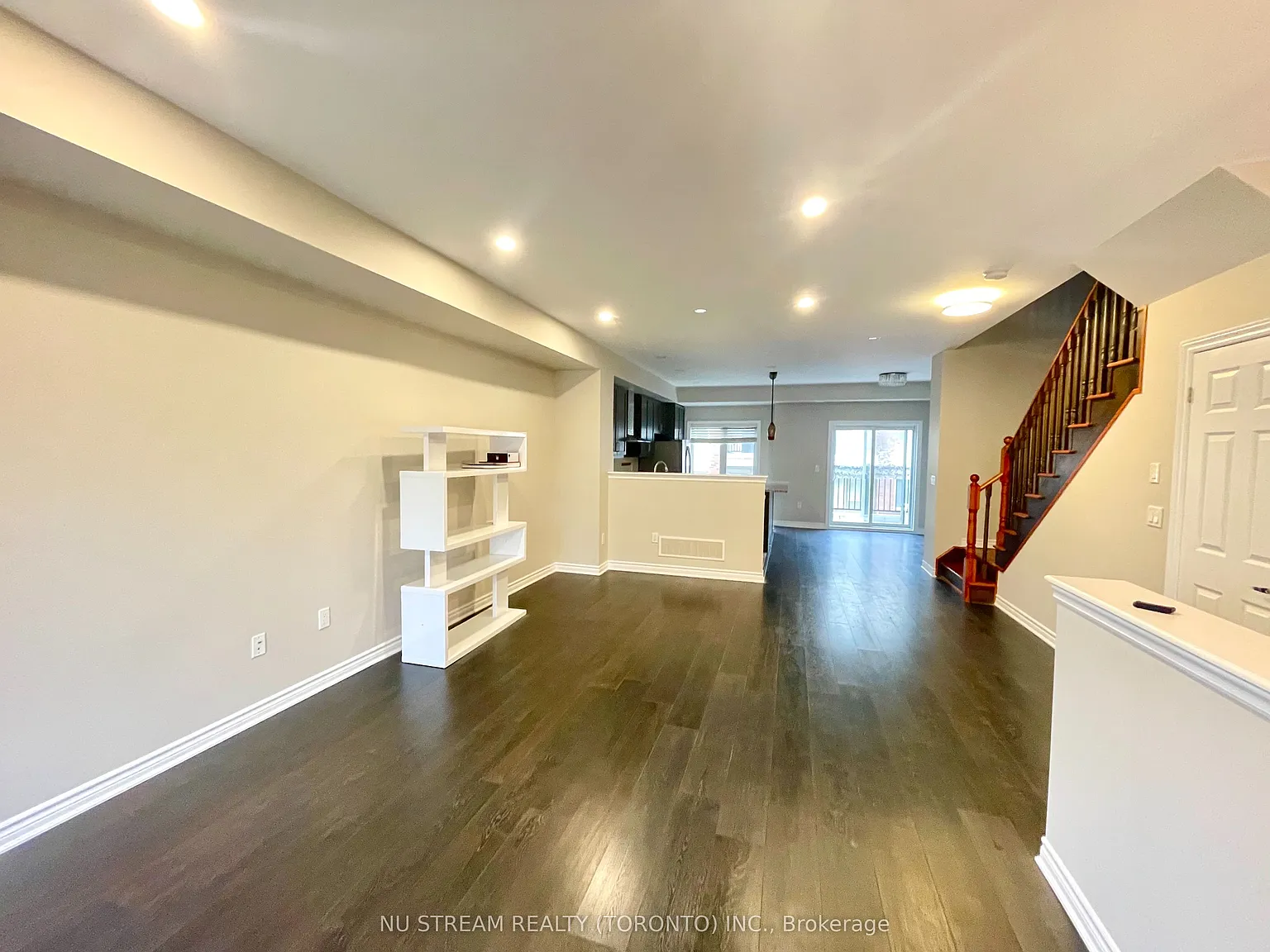 4 bed, $3,900 — Photo 2
