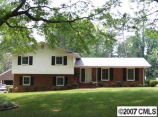 1034 Lansdowne Rd, Charlotte, NC 28270