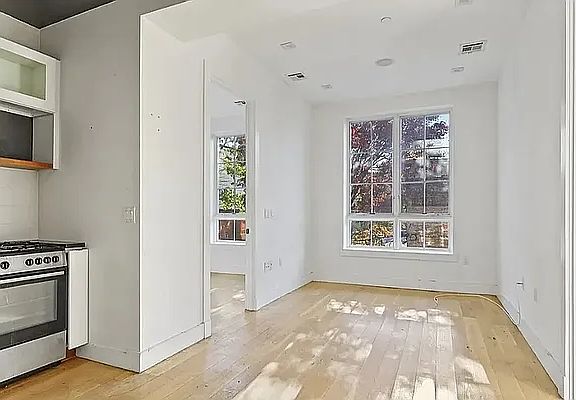 5th image of 1115 Lafayette Ave #5A