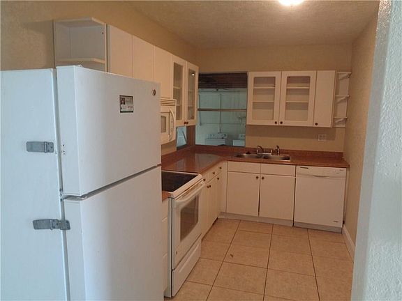 3rd image of 3310 SW 36th St