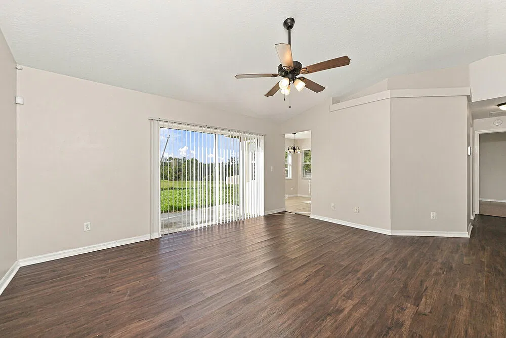 3 bed, 2.0 bath, 1382 sqft, $2,040 — Photo 3