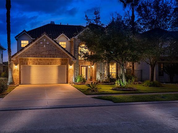 3rd image of 3919 Golden Shores Dr