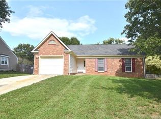 2408 Oak Leigh Dr, Charlotte, NC 28262