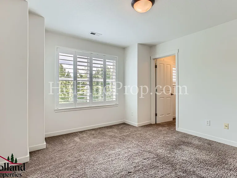 2287 NE Sheffield Ave — Photo 18