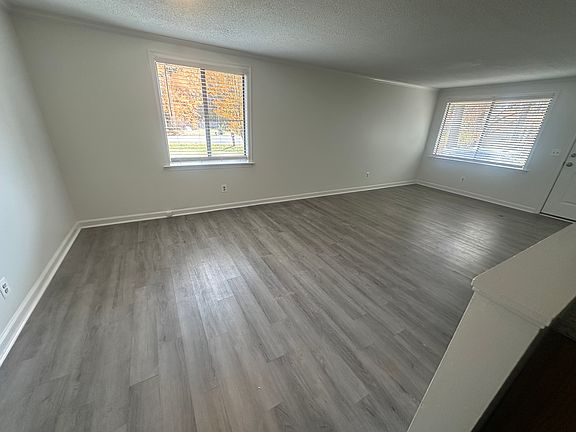 4th image of 110 Watermans Ct