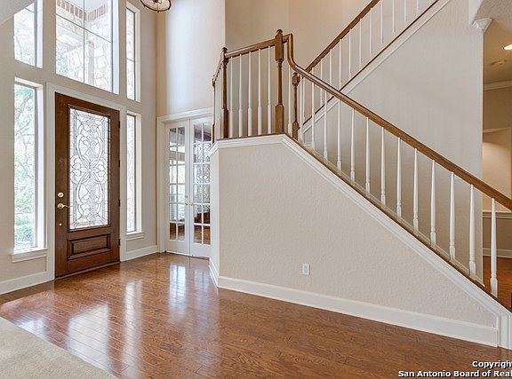 3rd image of 3 Regency Row Dr