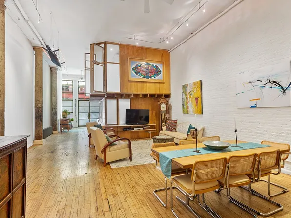 148 Franklin St APT 1W, New York, NY 10013