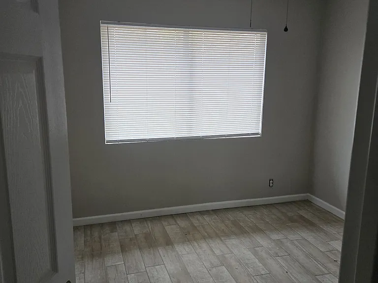 15753 Potomac Rd — Photo 3