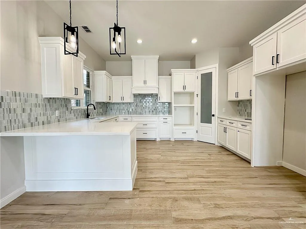 3 bed, 2.5 bath, 2214 sqft, $2,500 — Photo 4