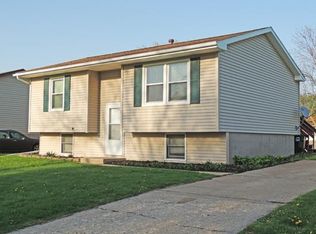 1403 N Pioneer St, Davenport, IA 52804