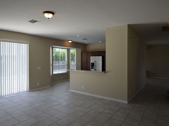 5th image of 16212 Segovia Cir N