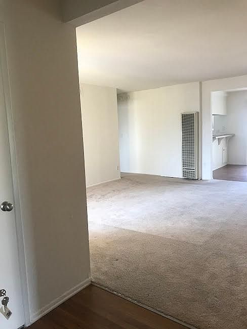 Entryway/ Living room