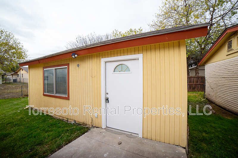 1st image of 309 Royal Dr #B