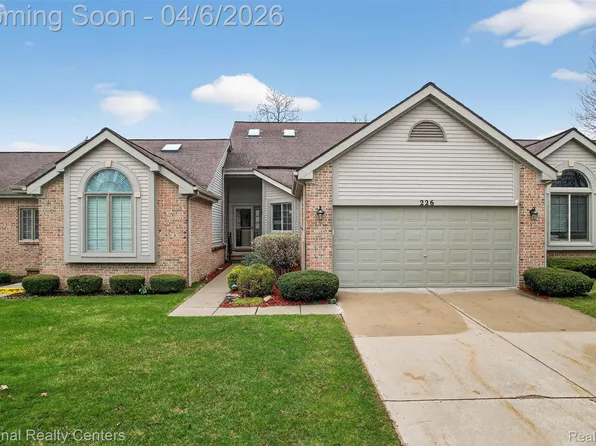226 Sisu Knoll Dr, Brighton, MI 48116
