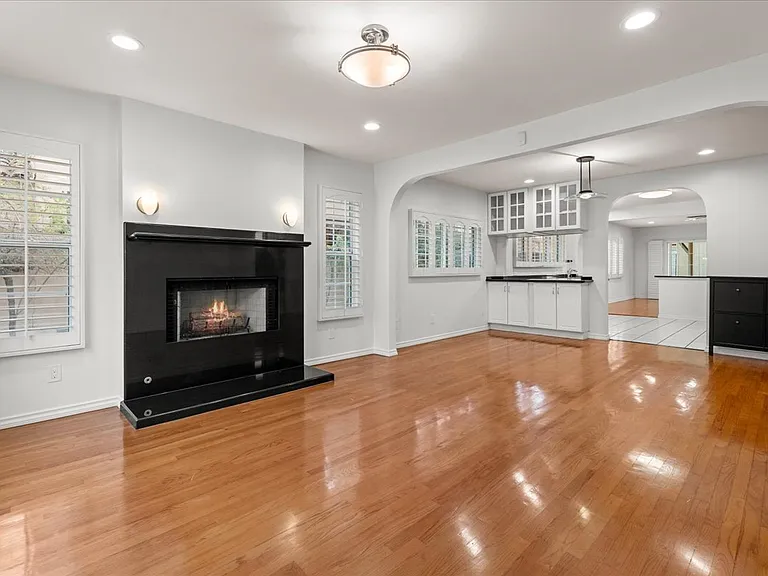 2126 Selby Ave — Photo 3