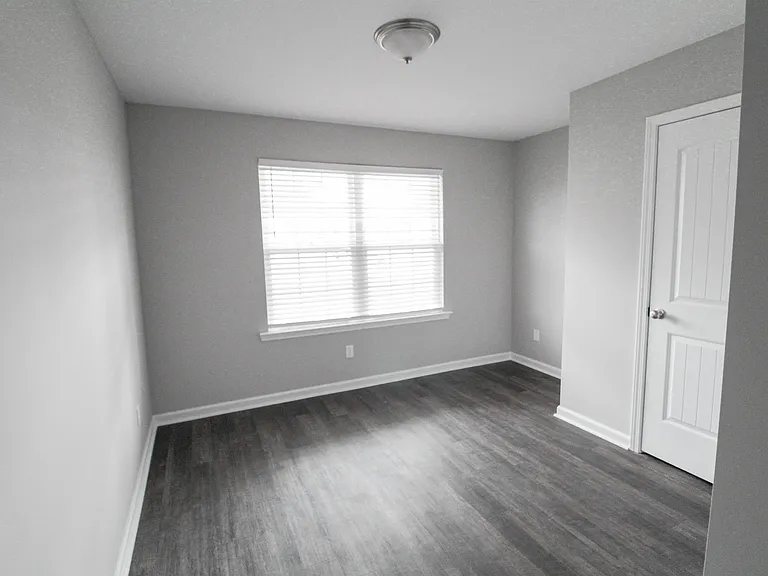 211 Evans Ter — Photo 21