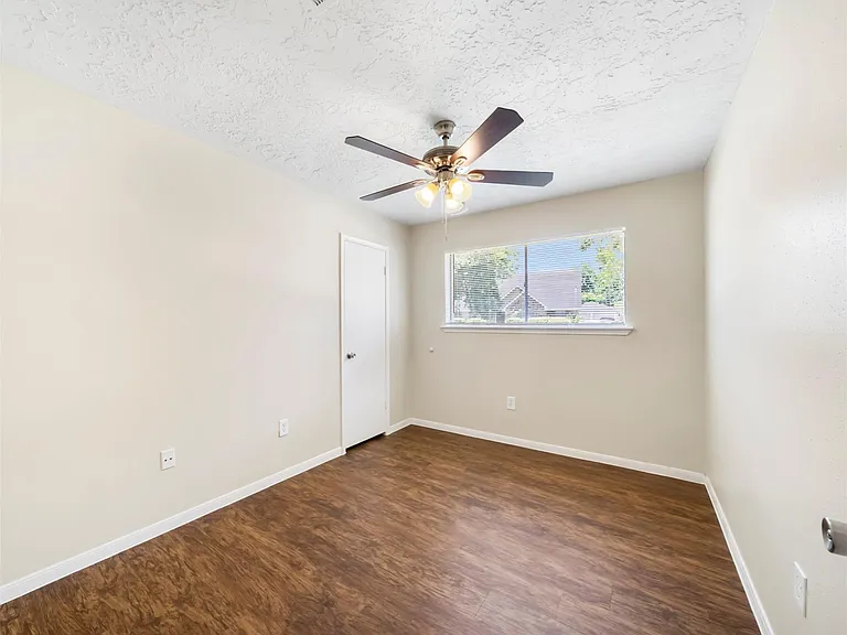 7962 Southmeadow Dr — Photo 12