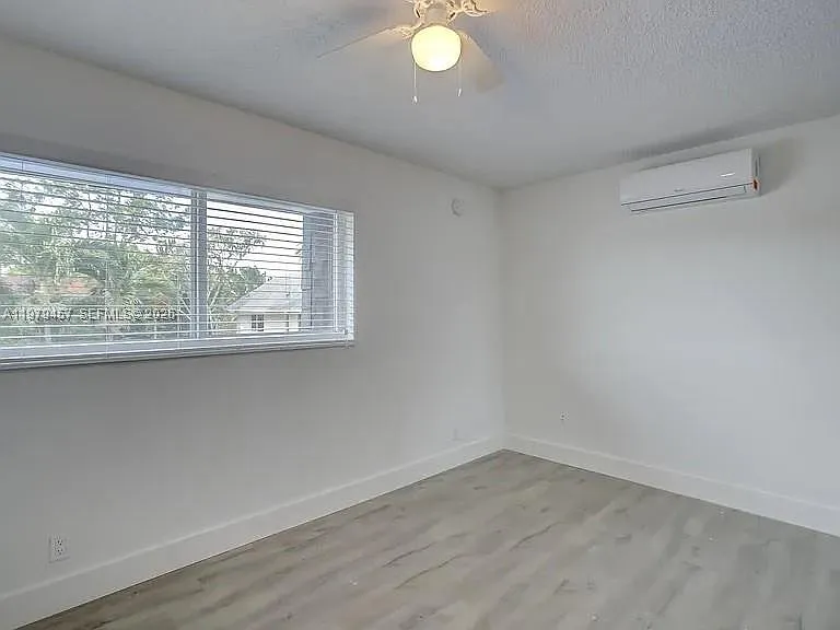 1335 NE 5th Ave #7 — Photo 8