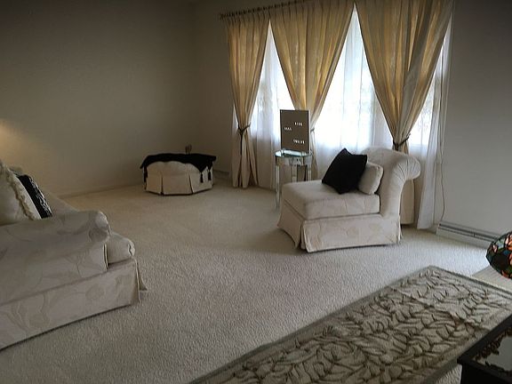 Living room 15.4 x 18.4