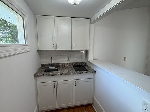 5th image of 328 Maple St #B