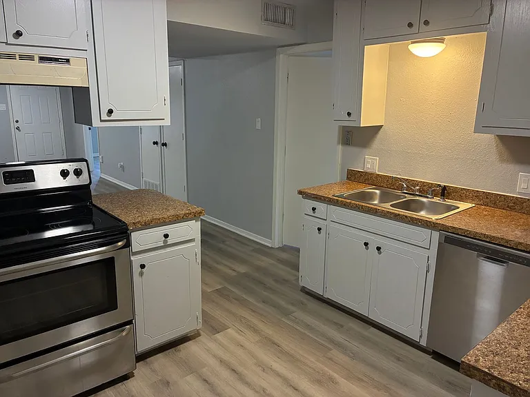 4950 Cloyce Ct — Photo 5