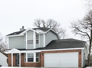 3820 Newport Dr, Island Lake, IL 60042