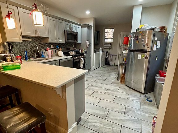 4th image of 5132 Locust St