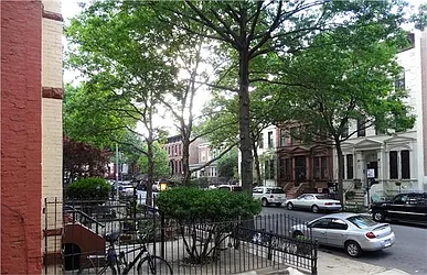 Rented by R New York