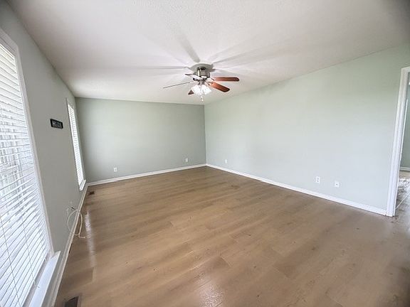 3rd image of 201 Koonce Ln