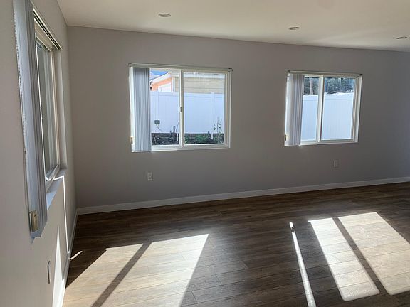 4th image of 10325 Whitegate Ave