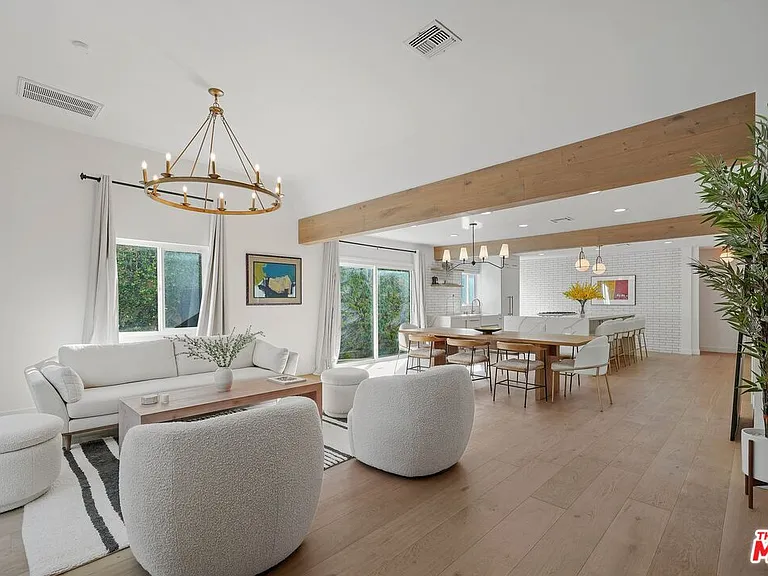 1155 S Rimpau Blvd — Photo 12