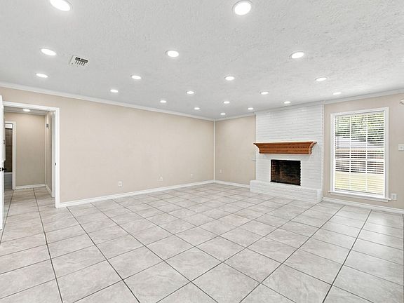 3rd image of 1302 Hawk Tree Dr