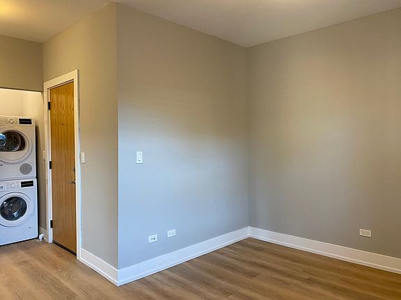 4th image of 3937 N Janssen Ave #3