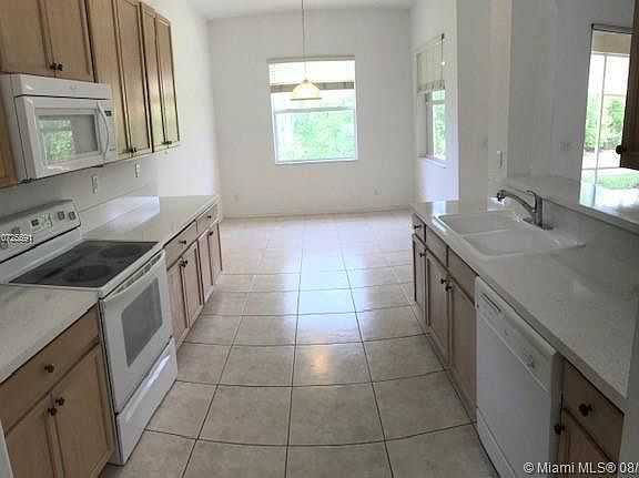 5th image of 4423 Laurel Pl