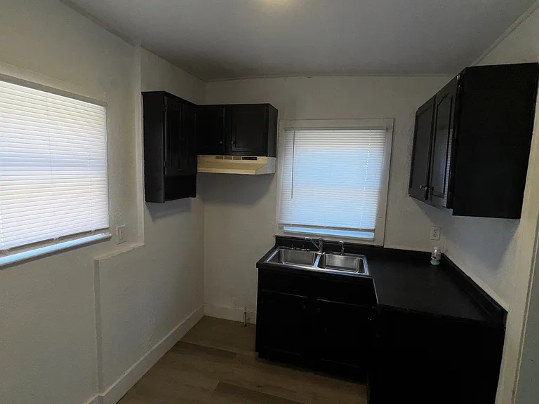 419 Clyde St — Photo 8