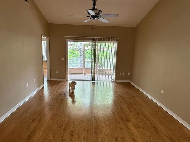 Large living area w/ hardwood floors - 4700 SW Archer Rd #126