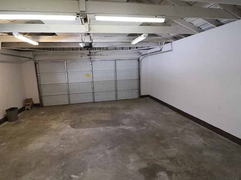 160 W Portland Ave — Photo 16
