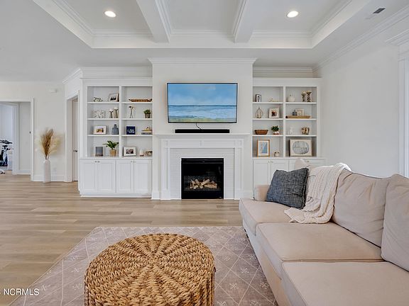 2nd image of 6232 Mirage Way