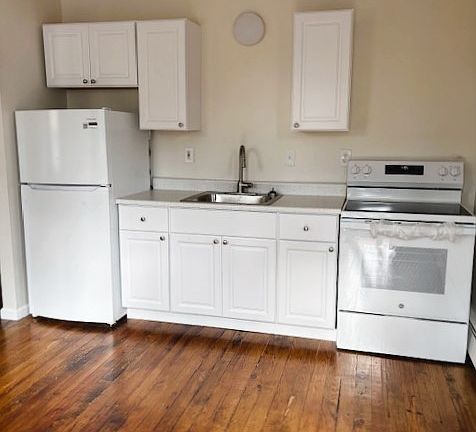 5th image of 328 Oakwood Rd Floor 1