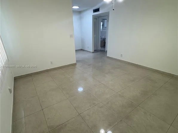30 SE 4th Ave, Hallandale, FL