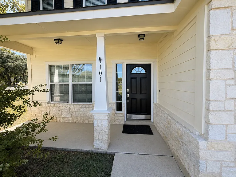 101 Kathryn Cv — Photo 2