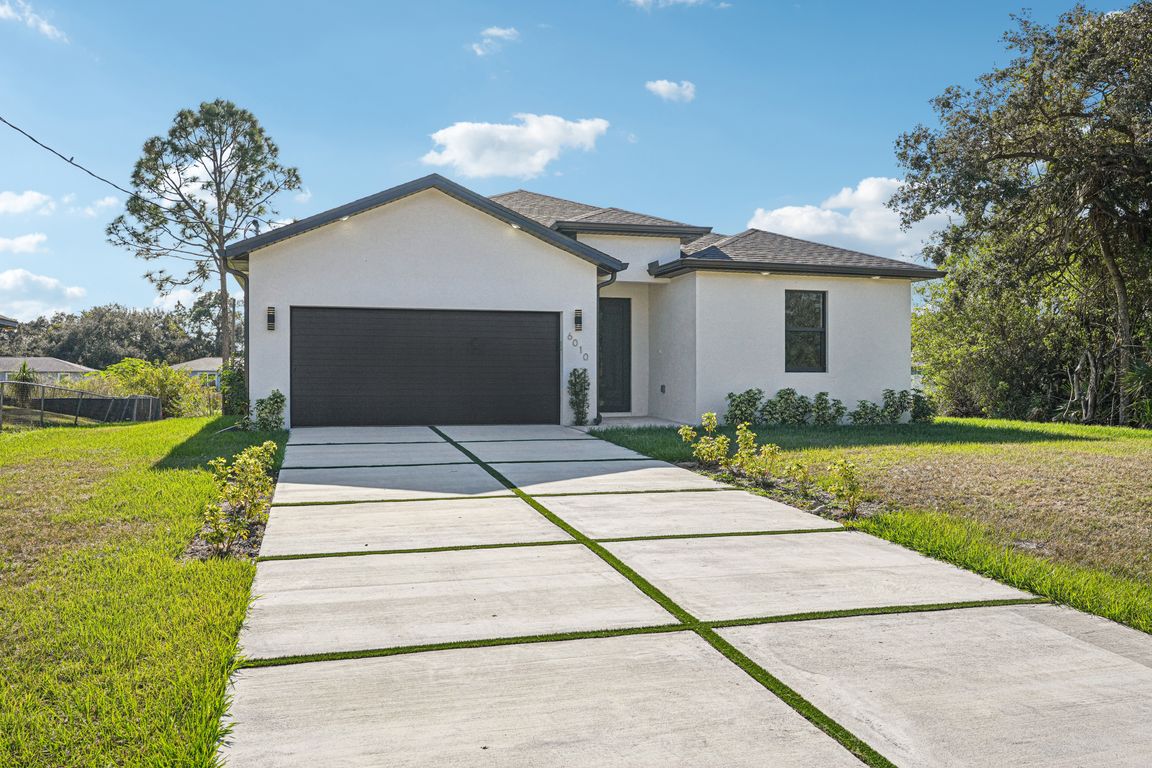 Acorn Cir-S2011-001.jpg