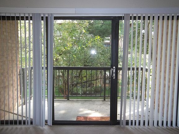 3rd image of 9733 Kingsbridge Dr #102