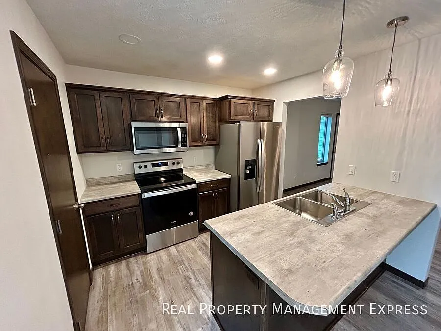 3 Bed 1.5 Bath in West Sioux Falls — Photo 2